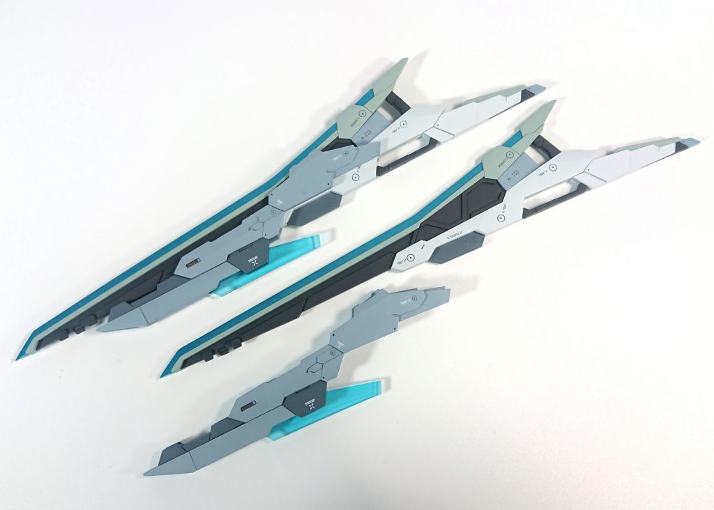 アームやライフルユニットの接続は全てネオジム磁石による脱着式。 以下ポージング