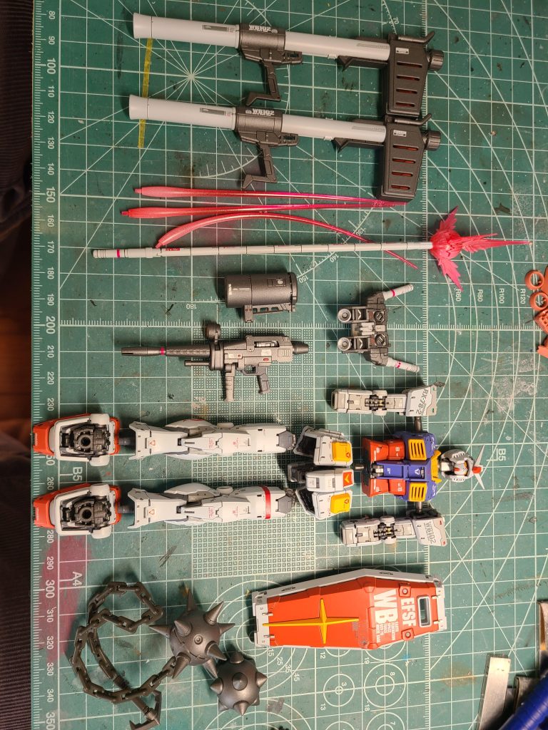 最終組立前。久しぶりの1/144で苦労しましたが、流石最新モデルで作りやすかったです。RGシャア専用ザク、RGジオングもいるので、今後しばらくは1/144で頑張ってみます。