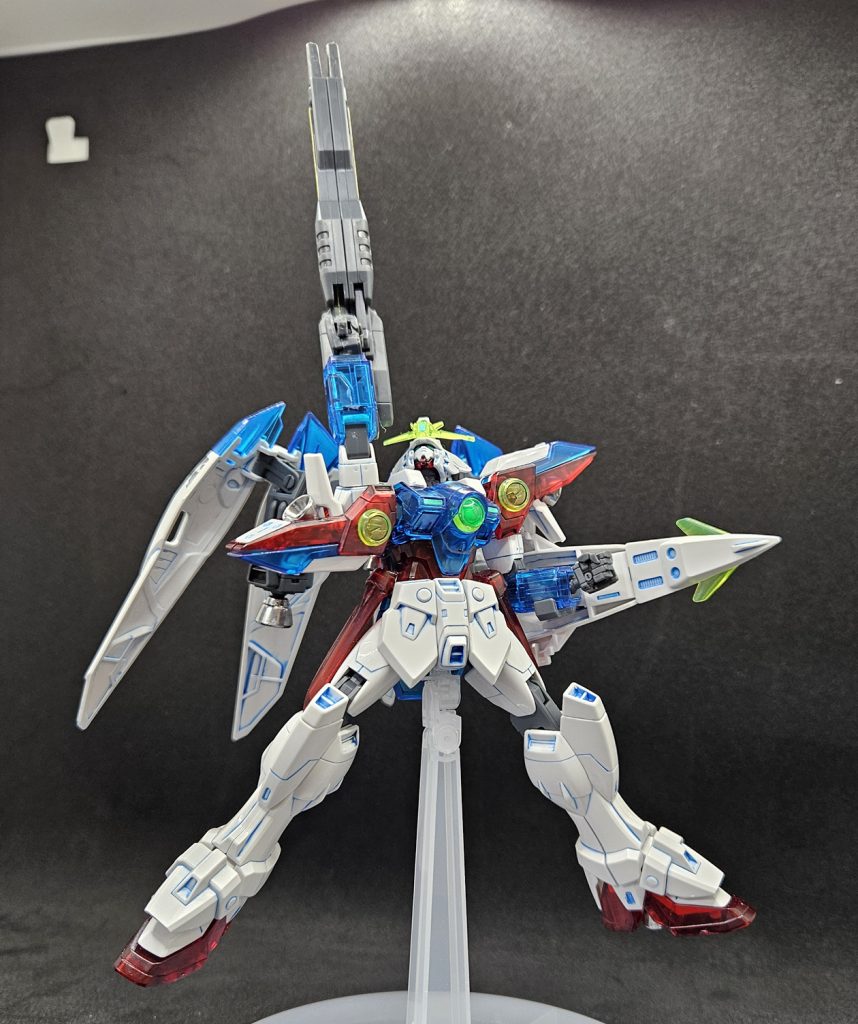 ファーストの方のラストシューティングのつもり私の中ではウイングゼロは初代ガンダムをいい感じに継承していたと感じますトリコロールカラーに、主武装のライフルと赤のシールドだ