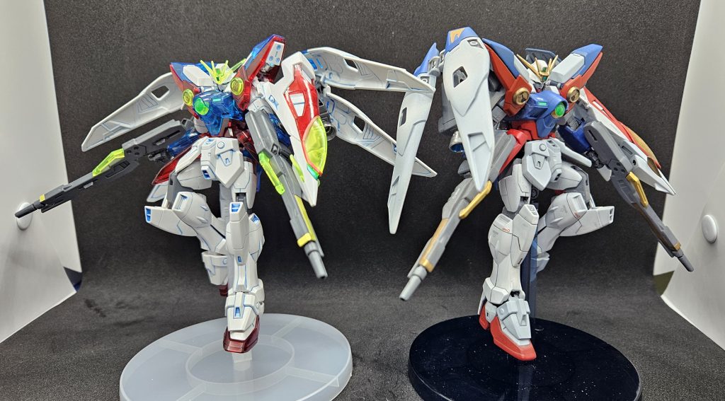 昔作った全塗装&基本工作加工済みウイングゼロと一緒これを撮るために古い方のポーズをいじったら股関節折れた応急処置だけして撮影続行プラスティックで長持ちするから環境問題になるって言われるけど俺たちの間ではプラってそんなに耐久性ないんだよねー思えば私ウイングゼロたくさん作ってきたなぁ特にこのHGAC、これで4体目だぜ素組部分塗装、後に経年劣化で大破した一体目ここの右に写ってる二体目改造用として仮組したまま保管してある三体目のスカイそして今回作ったソリッドクリア