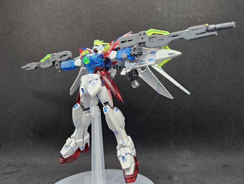 ローリングバスターライフル私の中ではTV版は足を広げて撃つ、EW版は足を閉じるイメージ劇中ではカトルが使用した技だがゼロの制御下だったのでこれはカトルの技というよりゼロ自身の技だと私は思う