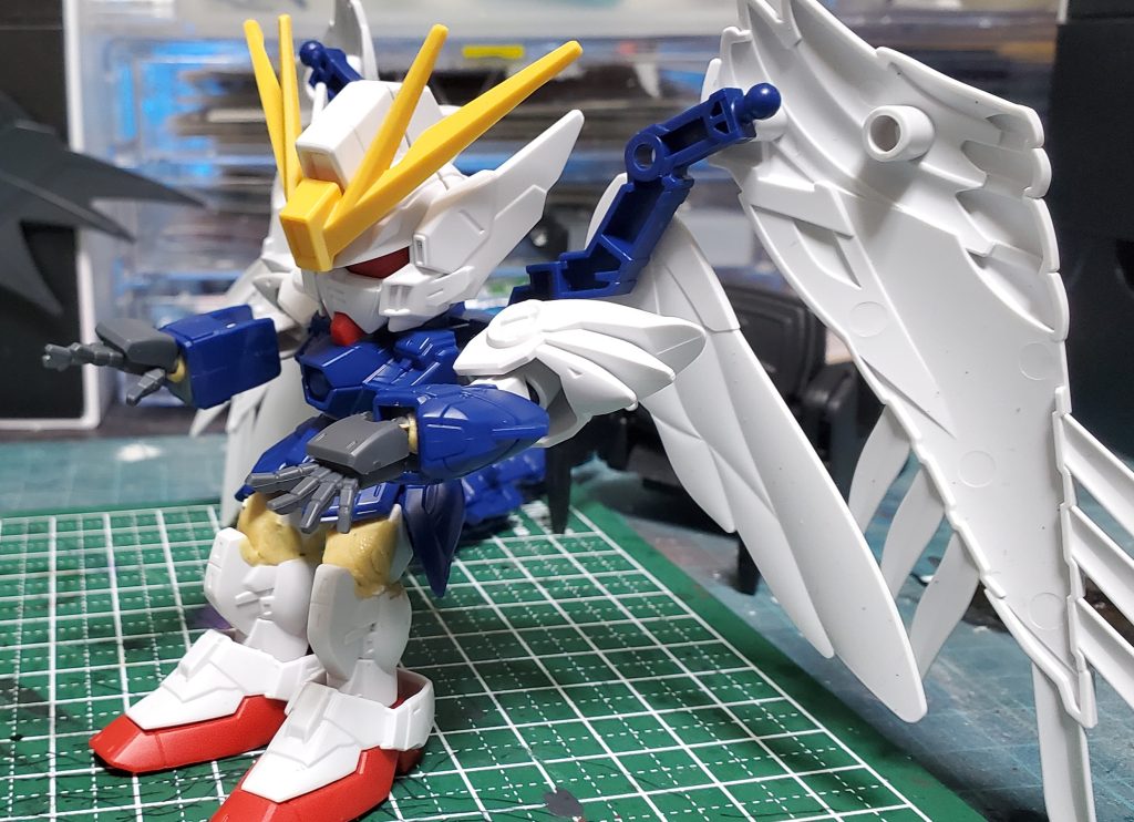 ひざ関節の分割や胴腰の延長、お尻のカットなどをしています。手はビルドハンズです。