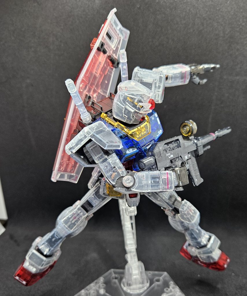 そこだッ！んで、買ったのはいいけど今回使ってたスーツケースはそんなに大きくなかったので箱そのままでは入れないということは、帰還までにこれを完成しないといけないことになりました最優先で作りましたシール作業だけは帰国後に取っておきました