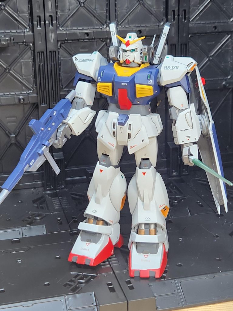 旧キットはどれもマスク部分が大きく、顔のバランスが悪い気がしますね。