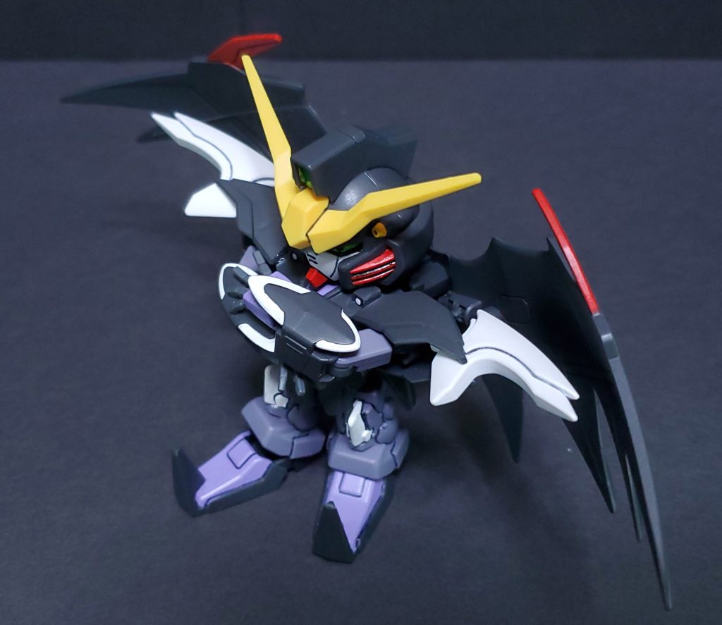 収納の関係で羽を少し内側に曲げています。