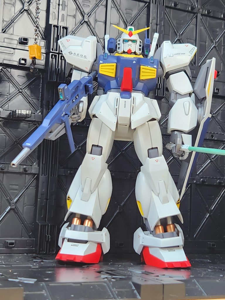 最近のスタイリッシュなのも良いですが、このなんとも言えない武骨なマッシブさも好きです。