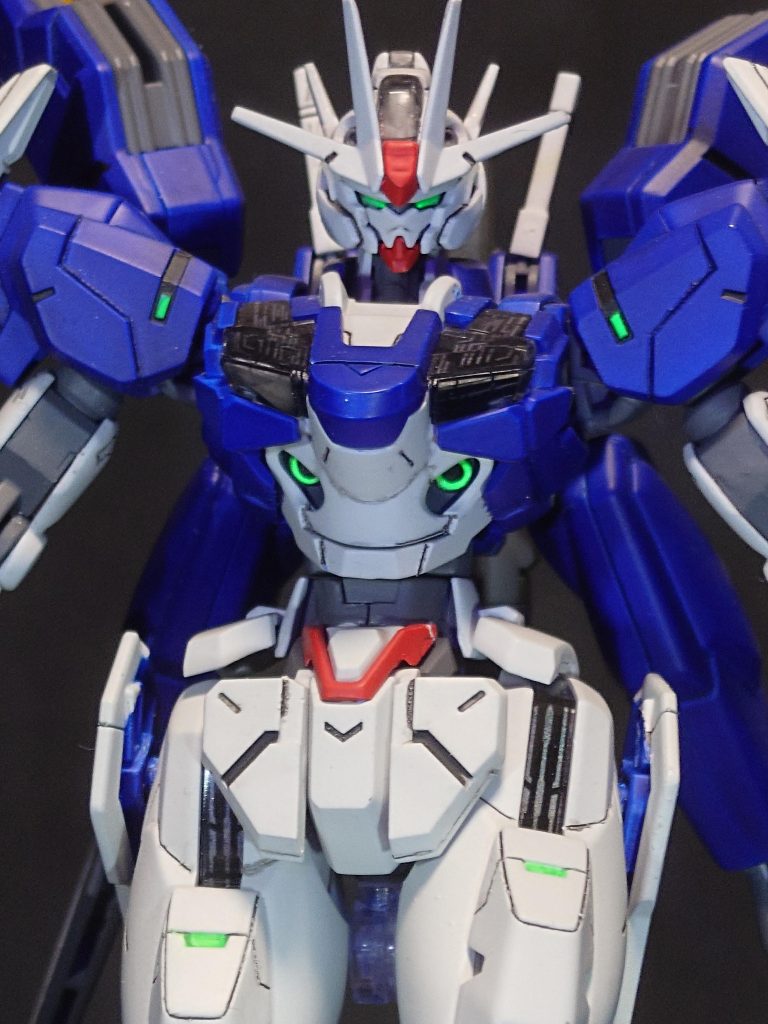 カメラアイやその他黄緑部はブラックライトでの発光します。