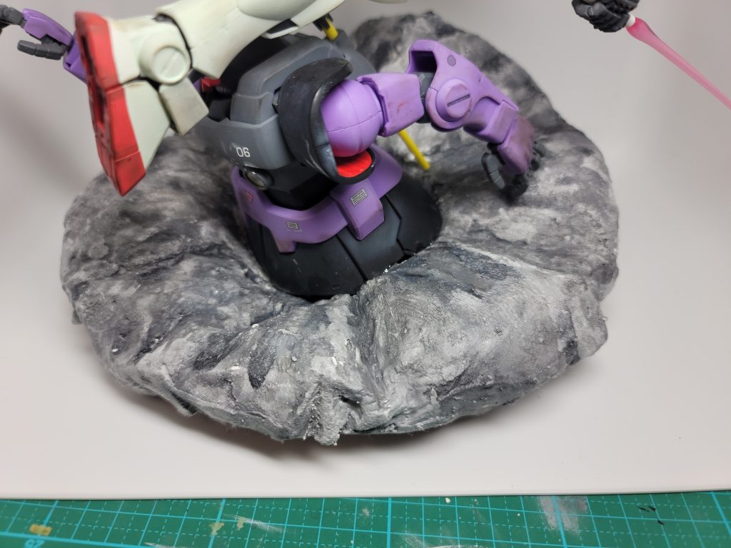 縮むプラ板で作ってた煙がどうも納得いかなくて、作り直したり綿にしたり色々試行錯誤して、辿り着いたのはジオラマ造形シートと石膏でした。