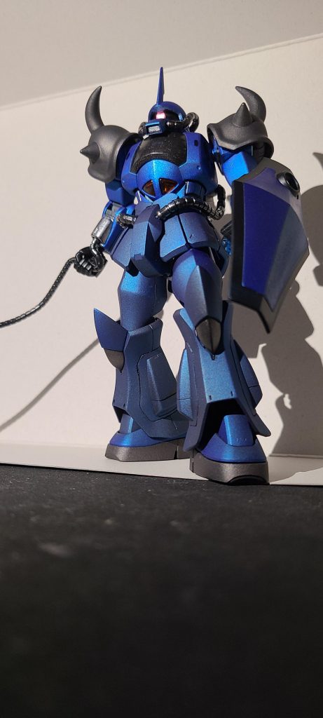 ショルダーは旧ザクの鍛造されたかの様な無骨な鉄味を出したかったのですが中々上手くいかないですね！