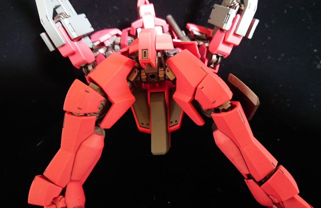 リアアーマーも模型誌の作例を参考にプラ板にて塞いでみました。