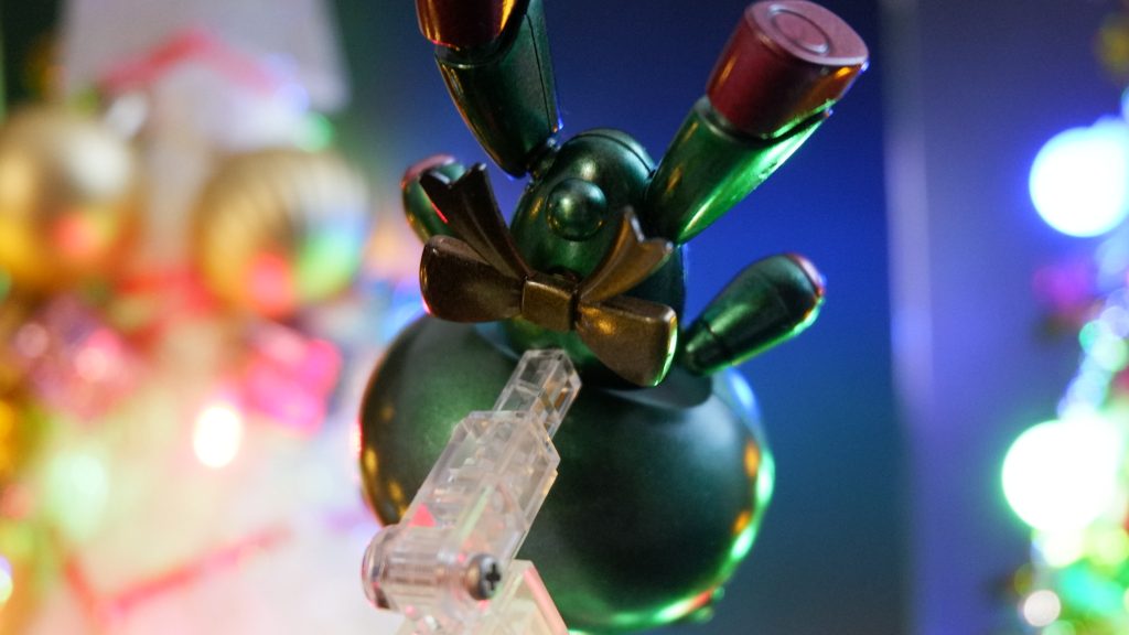 下地の黒がつや消しと艶ありなのでテカリかんが少し違っています