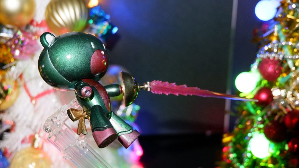 手に持ってるのはクリスマスツリーにすればよかった