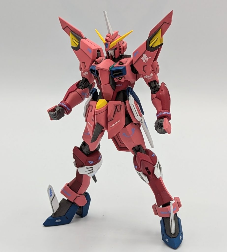 武装無しの正面像です。頭部はスジボリとセンサーの形状変更し、足の甲にプラバンでブレード?を足しただけですが、なんとなくイージスに似せれたかなと思います。