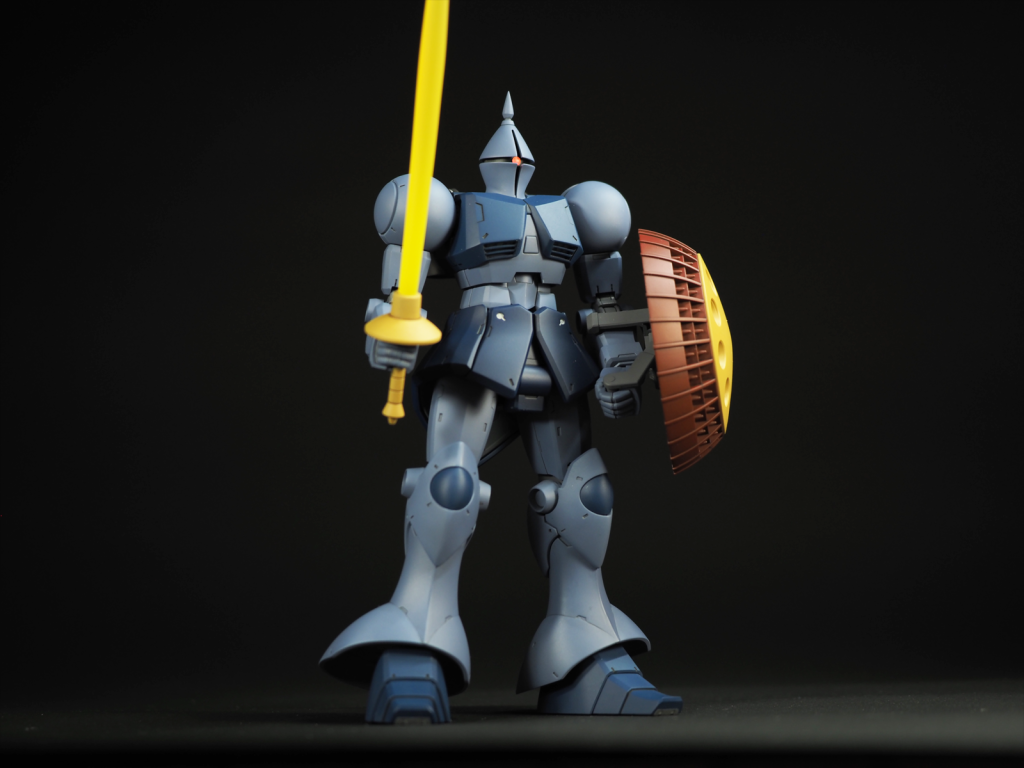 HGUCのギャンは初めて組みましたが、すごく作りやすいキットですね。気になる合わせ目はほとんどなく、後ハメは2か所だけ。頭部と前腕部を後ハメしました。前腕部は下に記載してあります。
