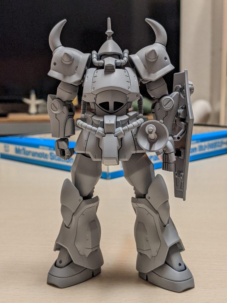 サフを吹いた状態。今回は細かいディテールアップはせず、数カ所リベットみたいな丸モールドを埋め込むような感じで追加しました。サフを吹いたこの状態が実は1番カッコいいってある人は言ってました。(僕もそう思います)