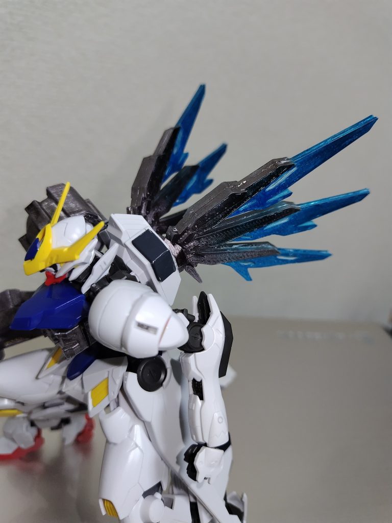 背部姿勢制御ユニットクソデカアームと尻尾のせいで崩れたバランスを何とか安定させる制御装置