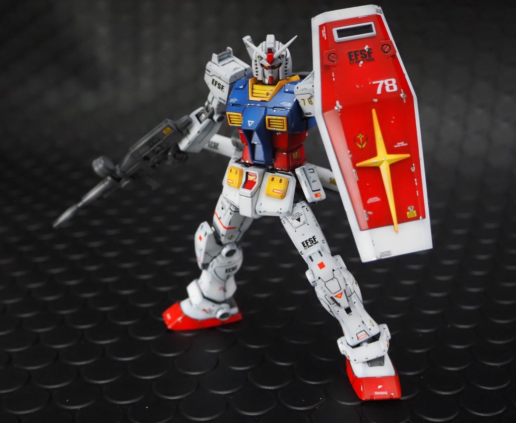 HGオリジンシリーズから、ガンダム中期型を作ってみました。オリジンシリーズで主役のガンダムが出るまでは結構待ちましたよね。