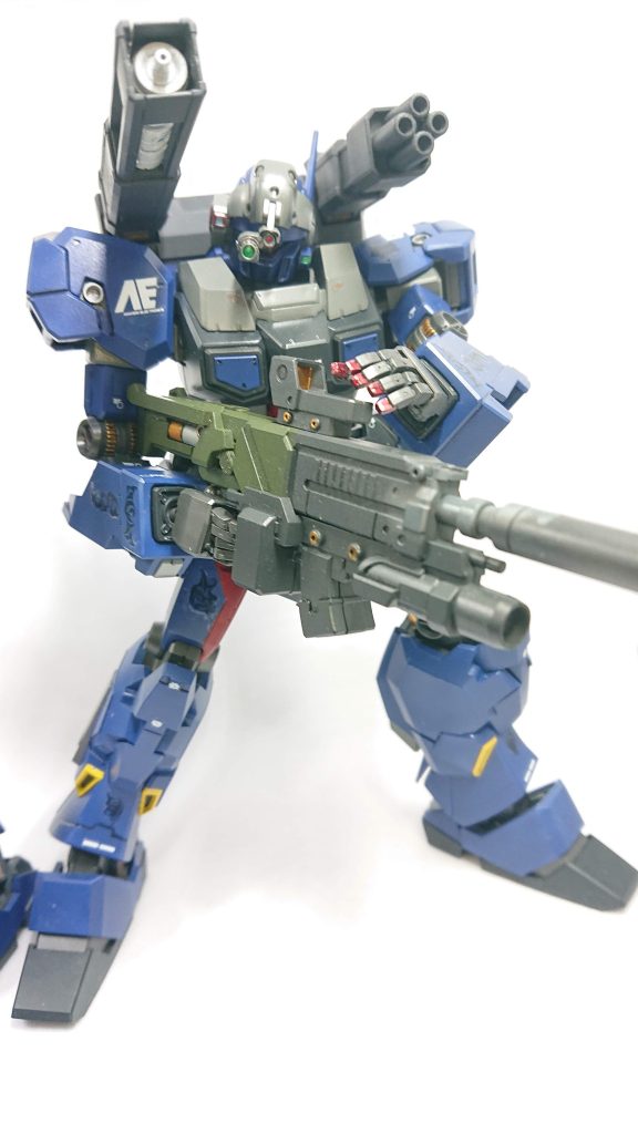 レッドガール機は太ももに赤とタトゥー風エンブレムつけてるのが特徴