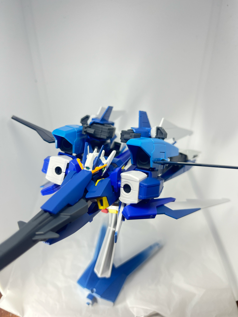 まずはA-Zストライダー スピードモードです!スラスターが後ろに全て向いているので可変機でもミノフスキーフライトレベルのスピードを出せます!もちろん重力下でもらくらく飛行(๑♡ㅁ♡๑)