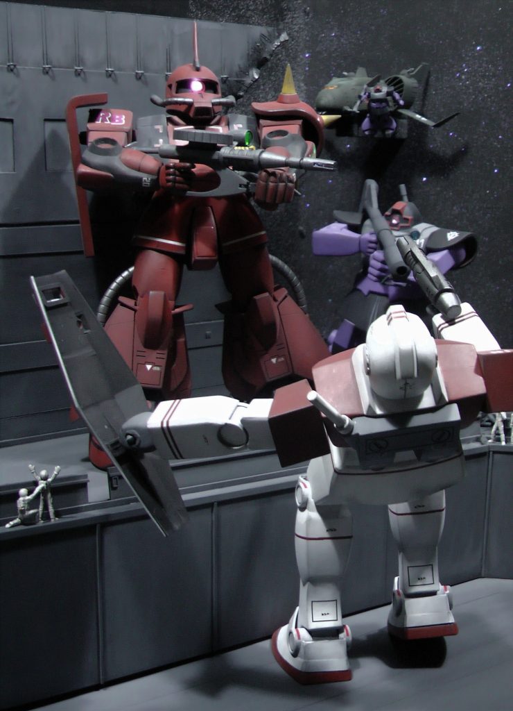 画面奥の1/144・1/550リックドム、1/2400ザンジバルも旧キットです。必死に合図を送る連邦兵は、1/100MSフィギュアです。