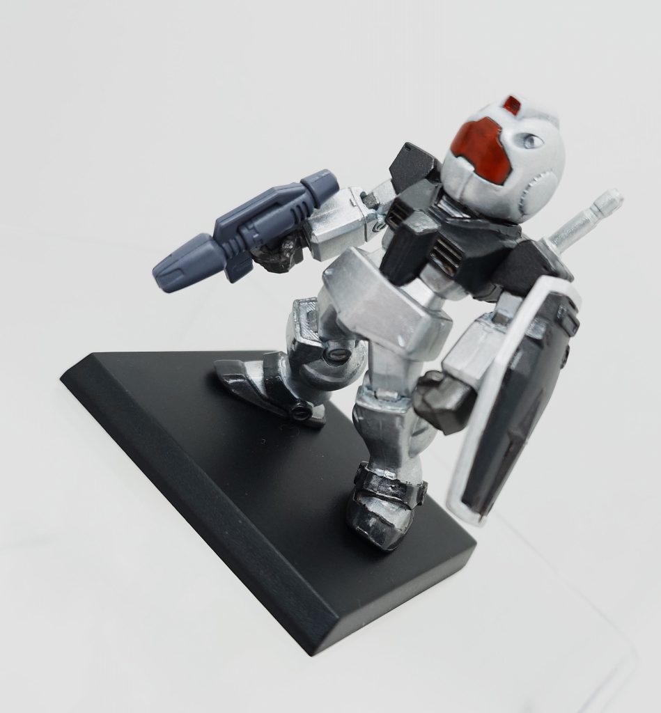 水性塗料の筆塗塗装です。仕上げは半光沢でトップコートしています。旬を逃したネタですが、ご覧頂き、ありがとうございます(gundam-kao6) 