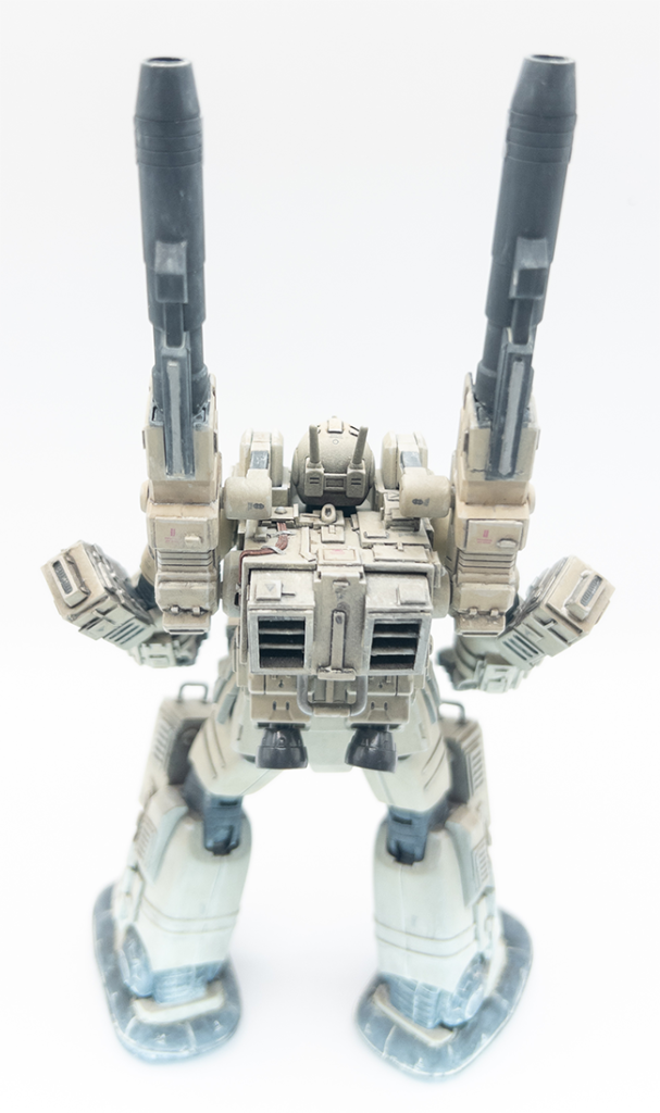 バックサイド高出力のバックパックを装備し、重MSのカテゴリであるガンキャノンのホバーリング移動を実現なお、フロントと比較してバックは追加装甲がないので素のガンキャノンのフォルムびんぼっちゃまスタイルです(ダダ滑り😆