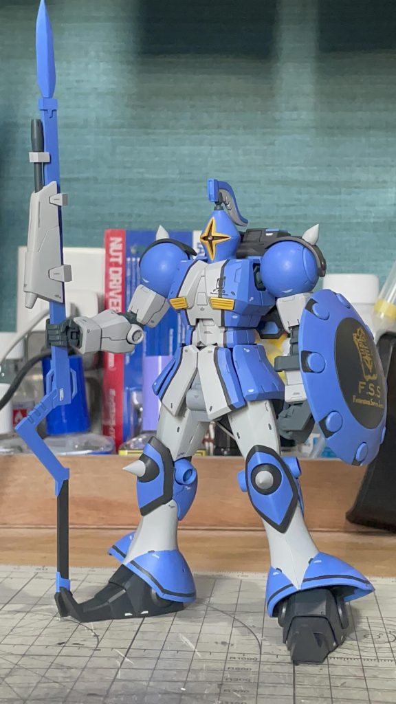 HGUCギャン(RIVIVE)を改造して制作しました。とさかや、ビームベイオネット、スパイク等はプラ板や市販パーツにより自作。シールドはHGUCパラスアテネのものを加工。モノアイはHアイズ。非可動です。塗装は水性ホビーカラー筆塗りです。