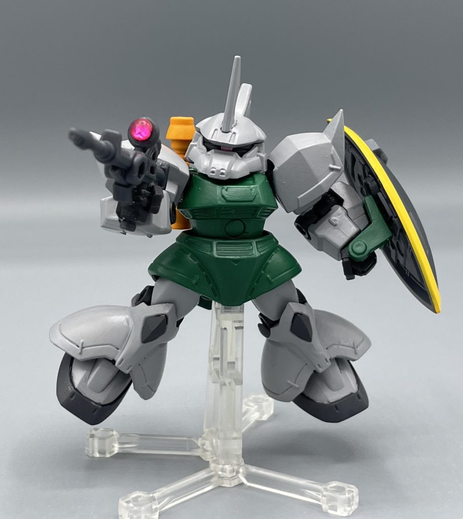 ジオン驚異のメカニズム・ビームライフル ジオン軍でビームライフルが実装されたのは、このゲルググからです。レンズ部はクリアパーツに置き換えています。