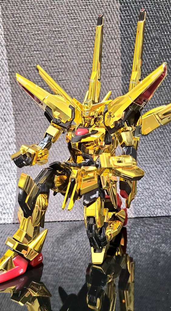 立ち膝も膝の二重関節や、股関節が左右独立で付け根高さが変えられるSEEDアクションシステムの恩恵で非常に自然な立ち膝姿勢が取れます。