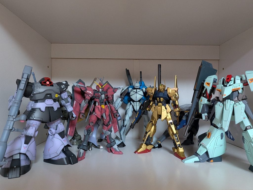 今年は9体（ガンプラ5、非ガンプラ4）・・の予定。実はこの写ってる百式はまだトップコートが残ってて、明日大晦日にギリギリ完成しますが投稿は来年ですかね