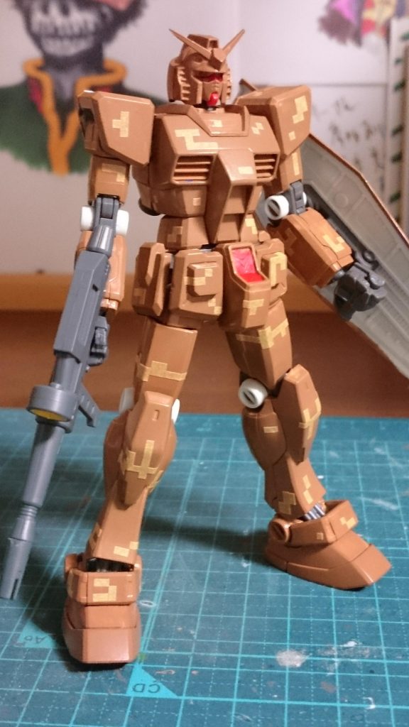 下地はブラウンからのマステ。