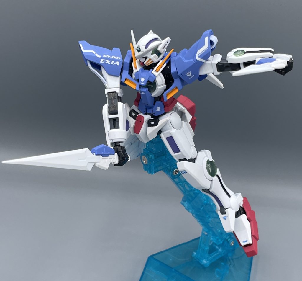 GNロングブレード・GNショートブレード エクシアの持つ二振りの実体剣で、最も開発に時間を要した武装です。対ガンダム戦をも考慮した武装であり、GNフィールドを突破する貫通力を誇ります。  強いのは分かるのですが、GNソードⅠと比較するとどうしても見劣りしがちな武装のイメージがあります。せめてもの救いに、刃の先端はトキントキンに尖らせておきました(笑)