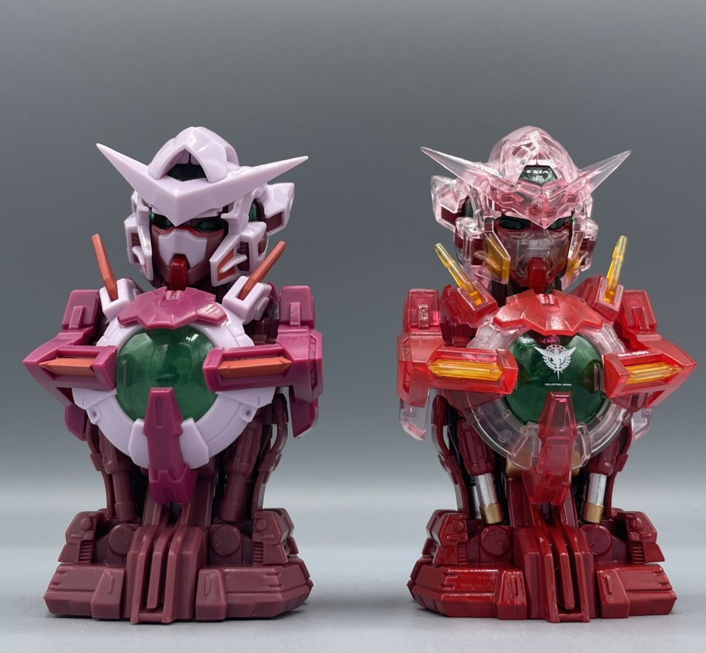 トランザム!! 1回500円の高級ガシャポン、メカニカルバストのガンダムエクシア・トランザムver.です。左がいわゆる”当たり”のフルカラーver. で、右側が一般的にハズレ枠のクリアカラーver.です。 クリアカラーは、薄いクリアピンクの1色成形の外装でしたので、いつもの筆塗りで色を足しています。デカールも、好みで貼り付けています。個人的に、トランザムのクリアカラーは大正義だと思っているので、「クリアカラーこそが当たり」でした。