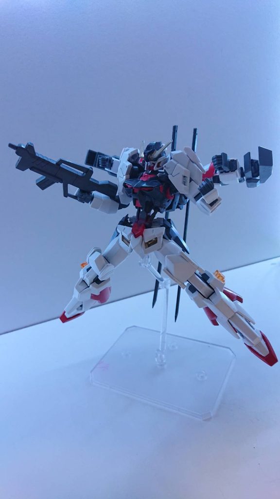 4連ガトリングガン隠し腕に装備されている実弾武装。隠し腕内部に弾が積まれており、片方のみで約60発の発射が可能。