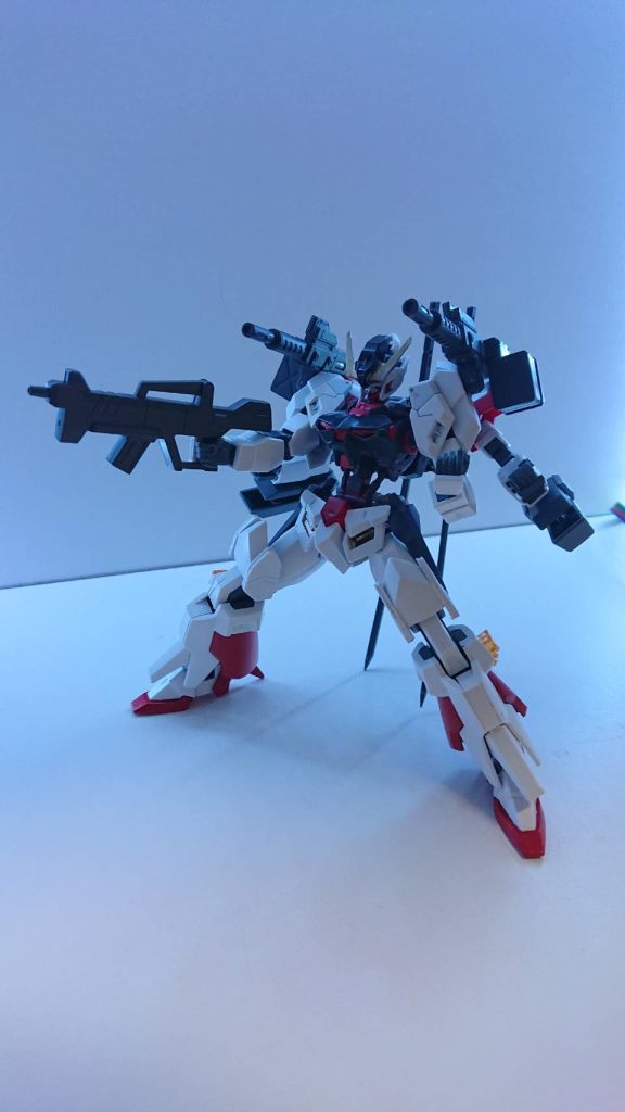 もう一つのオプション装備として肩部ブースターを取り外して装備させる”72式自動追従型弾頭砲”を装備できる。その名の通り、ロックオンした敵をほぼ確実に当てることができる。ただしその弾頭を作るのに莫大な費用が掛かるため滅多に使用されてない。さて次回は「ディフェンドアーク&ストームアーク」です!お楽しみに~