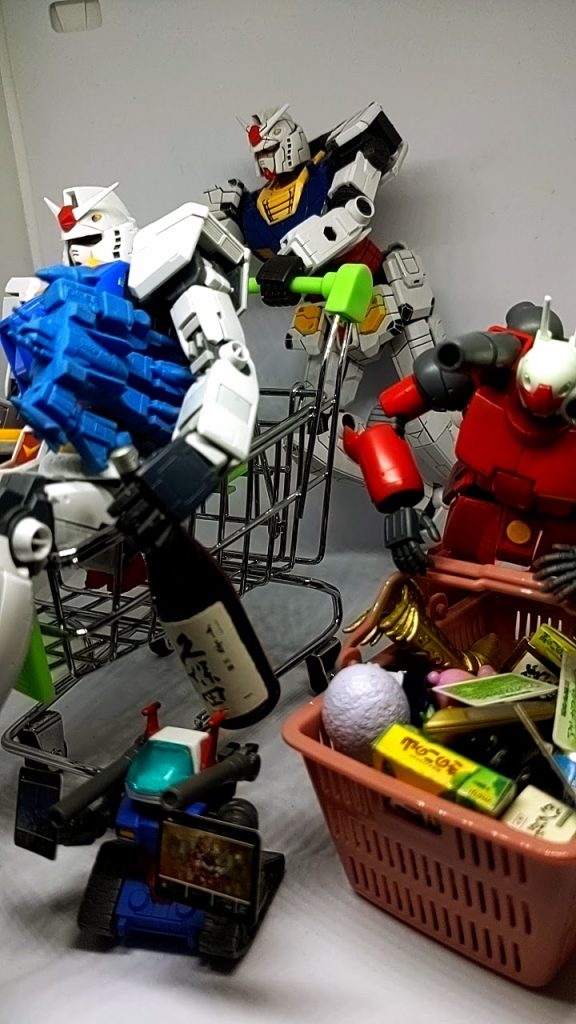 オジキ「これ楽やなぁ！横浜君！もっとスピード出せぇ！」横浜「了解だよ！78兄ちゃん！」ちびガンタンク「フフ〜ン♪」ガンキャノン「爆死したしたうえ…荷物持ちかよぉ…」