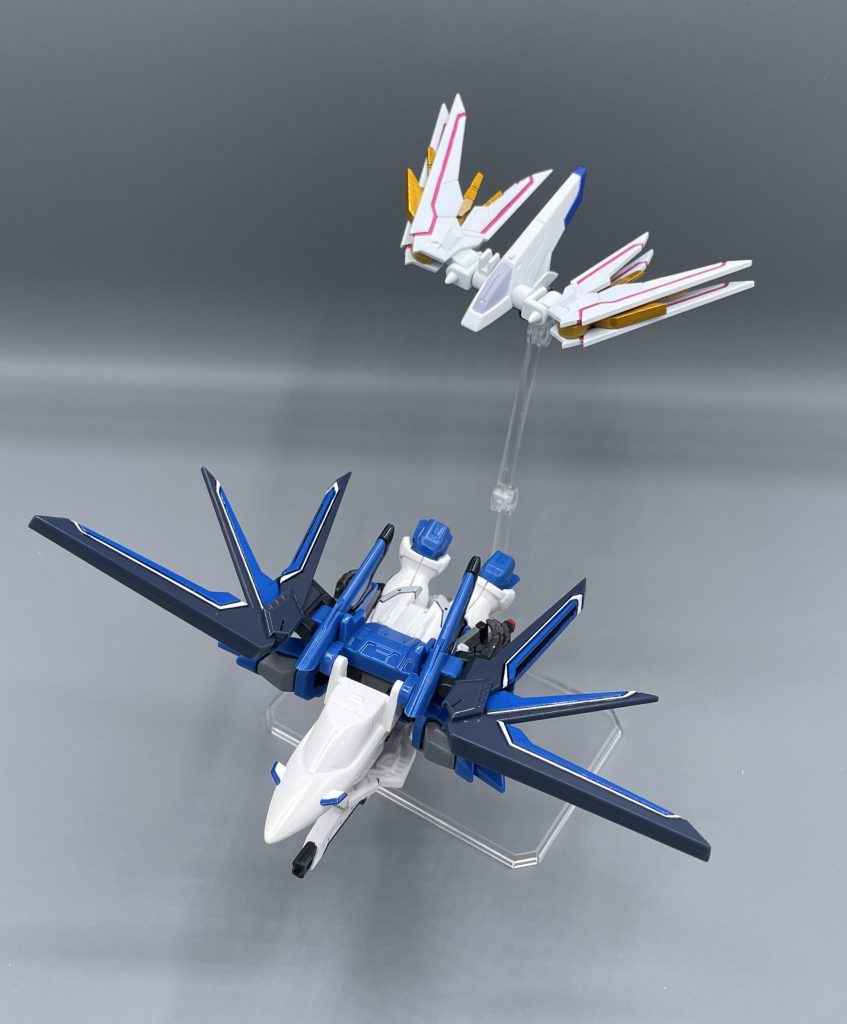 C.E.76・・・ 「ファウンデーション事変」と呼ばれた戦いの後も、戦いはまだ続いていた。”血のバレンタイン”の記憶も薄れぬままにエルドア上空で再び核の火は燃えた。それに加え、デスティニー・プランの是非を問う声も決して小さなものではない。 そうした声は”武力”という形を成して怨嗟を撒き散らし、地球・宇宙の場を問わず小競り合いが頻発した。キラ達C.O.M.P.A.S.は、平和維持を目的とし、戦いを続けていた。キラ「クッ、数が多すぎる。戦火を広げてしまう…!総裁へ、プラウド     ディフェンダーの射出を要求します」ラクス「了解致しました。ただちに参ります」キラ「いや、ライジングへのエンゲージはオートマティックで出来る   ようになっているから。ラクスまで来なくても大丈夫だよ」ラクス「そんな!貴方の中に、わたくしはいますか??必要ないので    すか!?」キラ「そ、そういう意味じゃ・・・。愛してるよ、ラクス」ラクス「まぁ。こんな皆様のいらっしゃるところでキラったら。分か    りました。プラウドディフェンダーの射出およびディスラプタ             ーの使用を承認します」