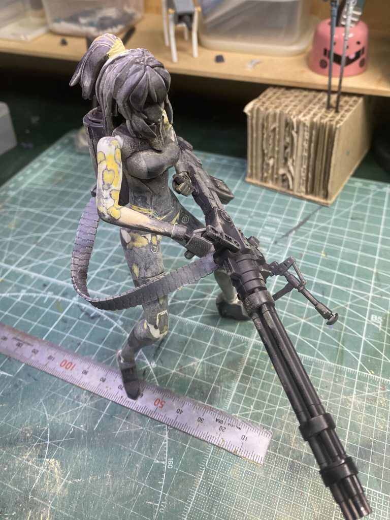 足にはネオジム髪は短く作り直し盛って削って苦戦中