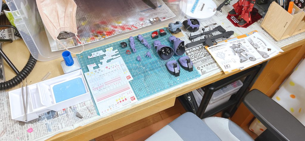 今や楽しみとなった水転写デカール貼りです。どんどん再販して欲しいですねー。