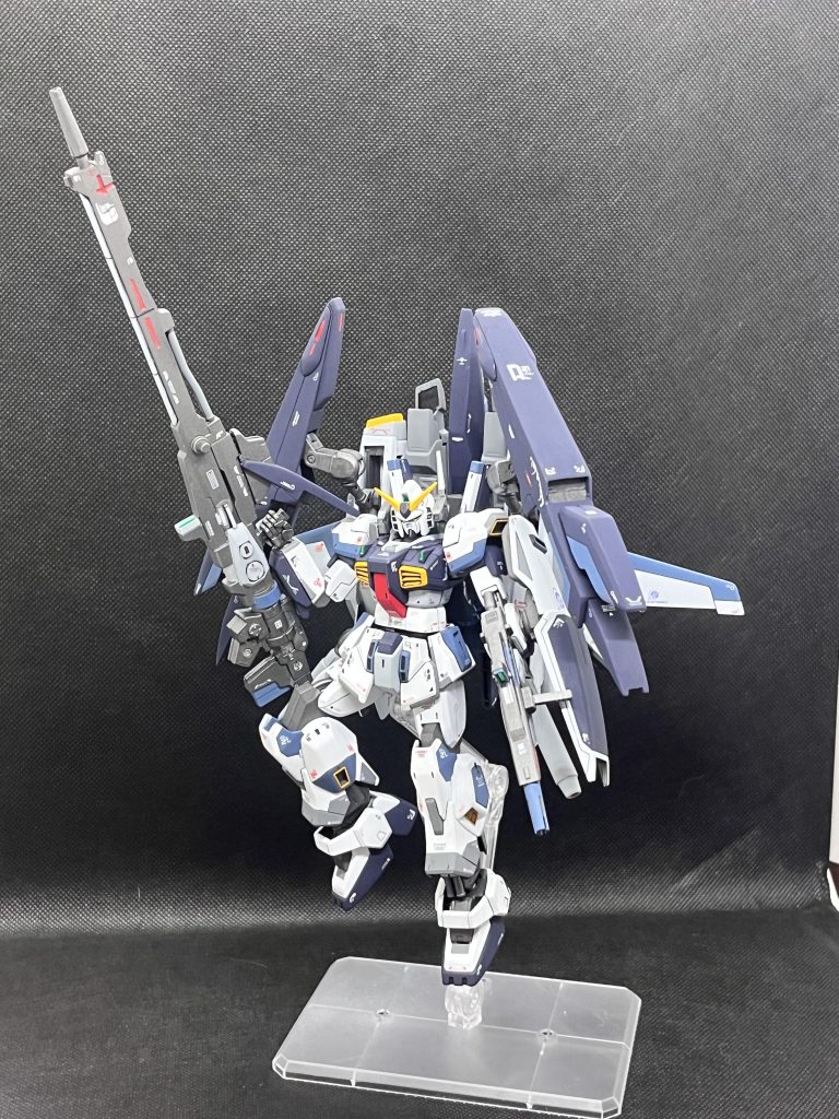 最初の本命がこちらスーパーガンダム2です。本編視聴からずっとGディフェンサーの機能ってなんか微妙な気がして(好きな人ごめんなさう)後コアファイターいらんよねって、、、 てなわけで無人機化+機動力と火力強化した スーパーガンダムにしてみました。ロングライフルからメガビームランチャーに変更してます