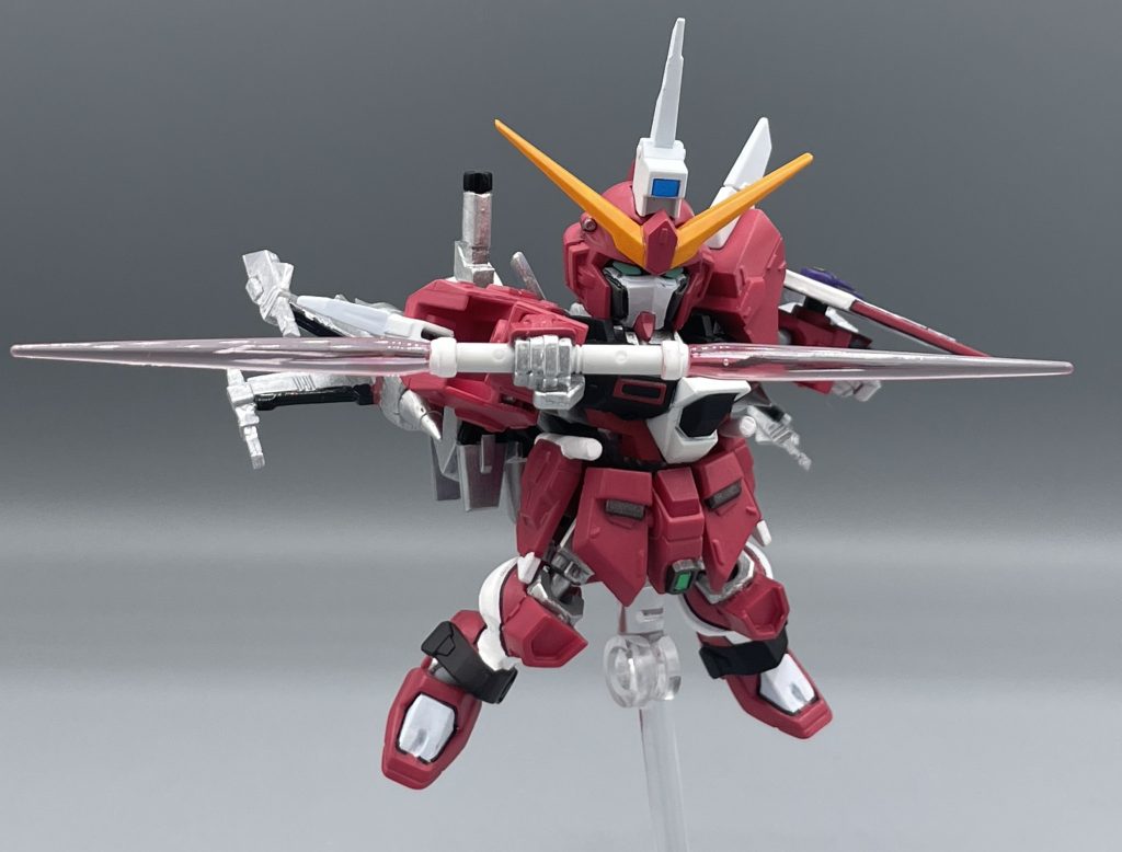 アクータラケルタ ビームサーベル なんか凄い名前。呪文?ウィンガーディアム・レヴィオーサ? ビームサーベルは、モビリティジョイントVol.8には”一切付属しない” ので、後発のモビルスーツ・アンサンブルから拝借。 アスランと言えば、この連結ビームサーベルというイメージが強い方も多いのではないでしょうか??(^^)