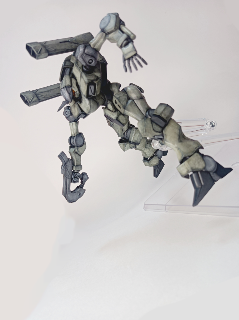 ビームガンを持たせて。本編でエラン四号が披露した機動をイメージしています。