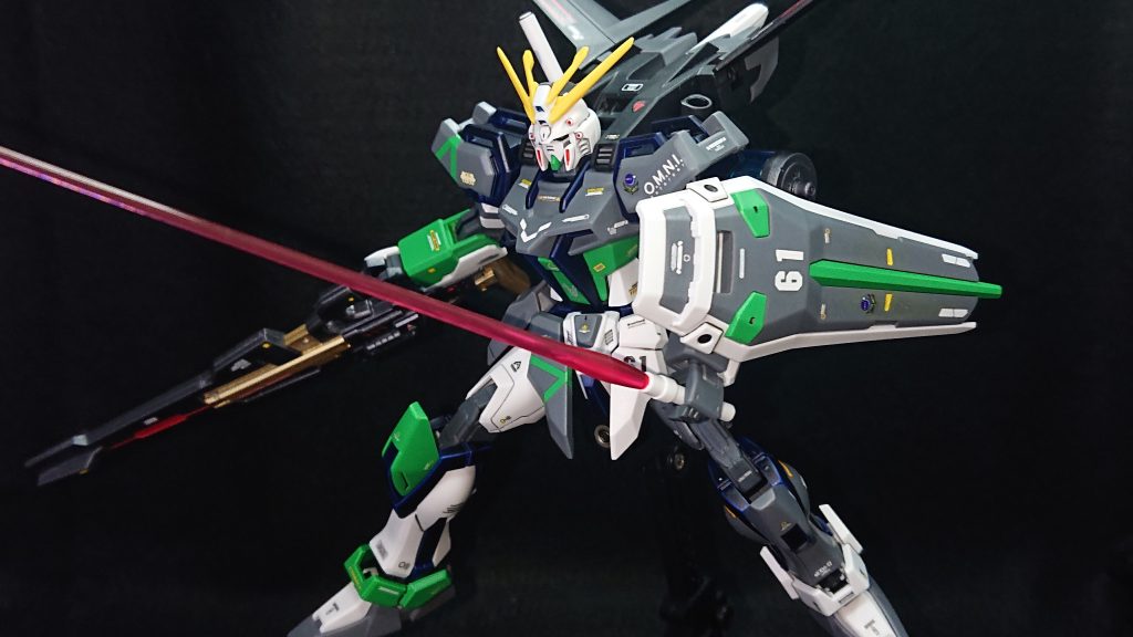 機体カラーはいつも最後まで悩んじゃうんですよねw💦なので今回は仮組投稿時のコメントにて頂いた配色案を参考にして塗装してみました!多く頂いたのがグレー系と濃い目の青という案だったので、メインカラーにパークグリーンを置き、対比になるようにジャーマングレイを合わせてみました💡パークグリーンは目立つ色なので全体的にジャーマングレイの割合を多くして、パークグリーンが少なくても目立つように工夫してみました✨濃い目の青にはダークブルーを採用しサブカラーとして機体フレーム部分を塗るようにしてみました制作当初は黒にするつもりだったのですが、グレー系の色と少し被り気味だったのでダークブルーにして正解でしたねwコメントに感謝ですw