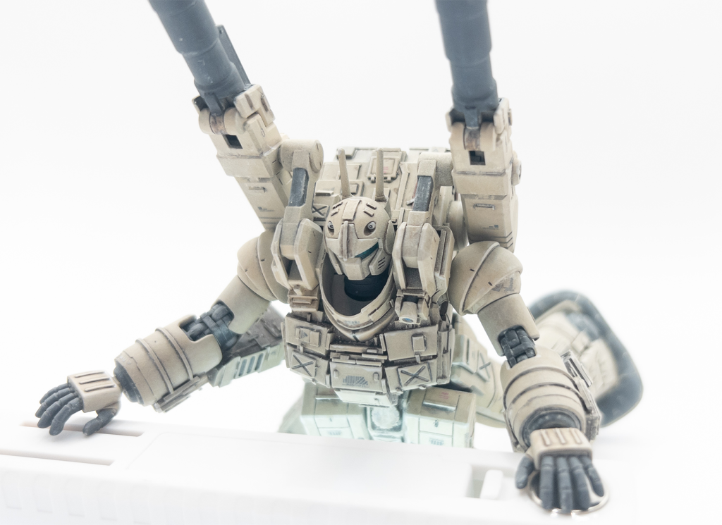 お馴染みの腹ばいポーズでシメ足の細さが不評なリヴァイ版なので、それが気にならないくらいにバランス崩してみようとアレコレしてみましたがいかがでしょうか?😃そうそう、今回塗料をアクリジョンから水性ホビーカラーに気まぐれで変更しました圧倒的にエアブラシ吹きやすいし、プレミアムトップコートのしっとりとした艶消しの質感にたまげました…マジかよもっと早く使うべきでした🥹今年は本作を持っておしまいです沢山のいいねとコメントをありがとうございました🙇🏻♂️来年またお会いしましょう!少し早いですが良いお年を🎍