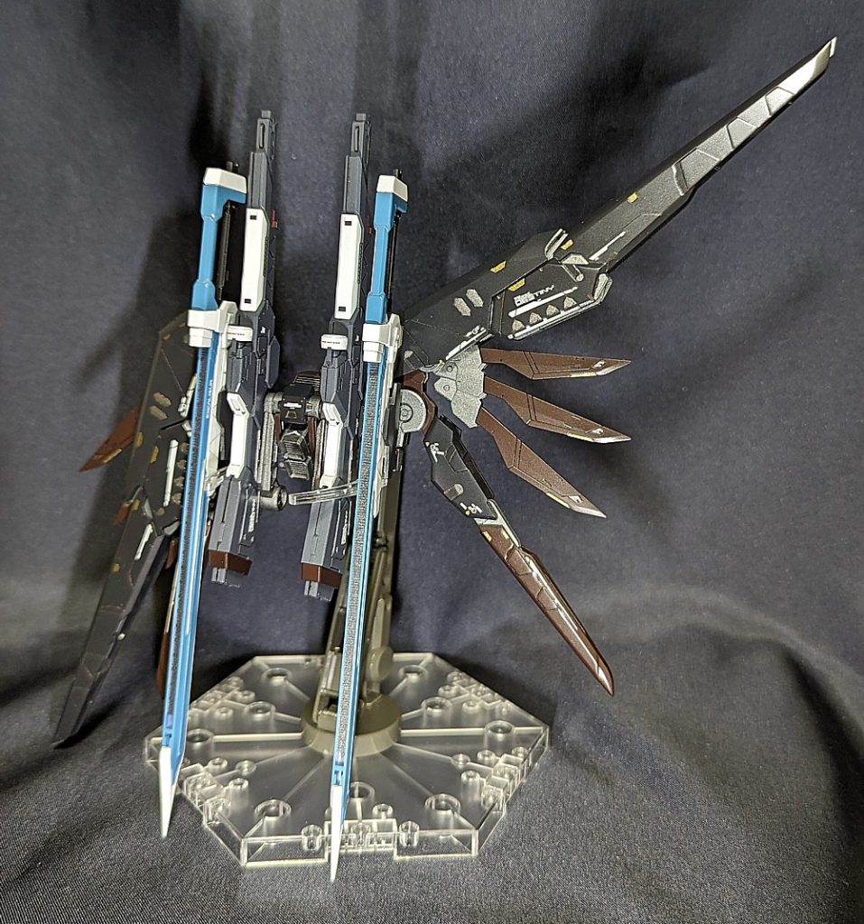 シルエットの塗り分けはだいぶ大変でした