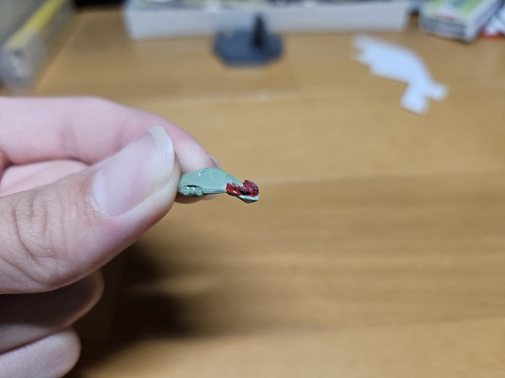 ノイエ·ジールの頭部を削りそこら辺にあったカミキバーニングのメインカメラを加工してはりつけ、