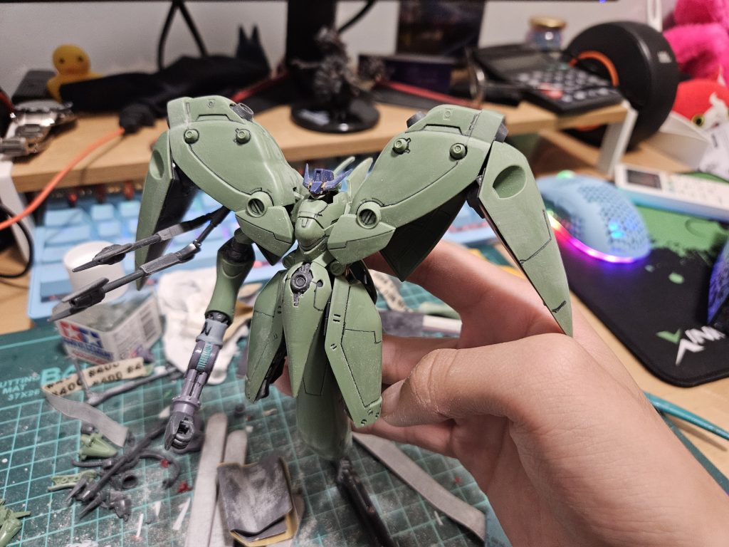 腕はモビルハロの腕を取り付け、手はビルドナックルズをしようしました。