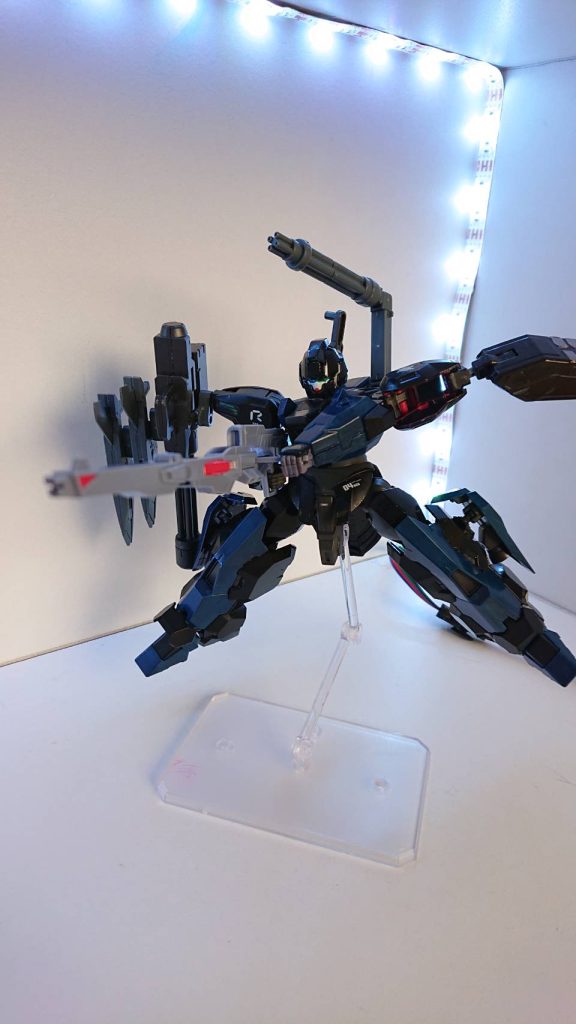 長射程大型ビームキャノン バルクバックパックからエネルギーが供給される大型のビームキャノン。インフィニスガンダムが装備しているペクルーチャの改良進化版であり、射程距離は8Kmまで伸びている。