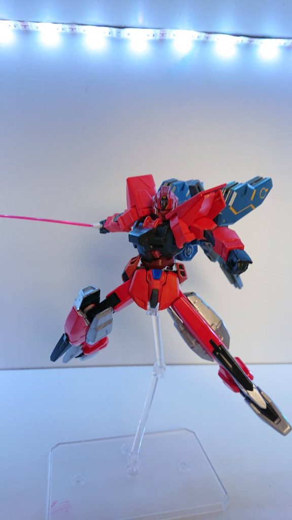 ビームサーベルビームダガーの出力を変えることで長さを調節することができ、長くなった時の状態をビームサーベルという。主に長さを変えて敵機を突き刺す奇襲をする際に使用する。