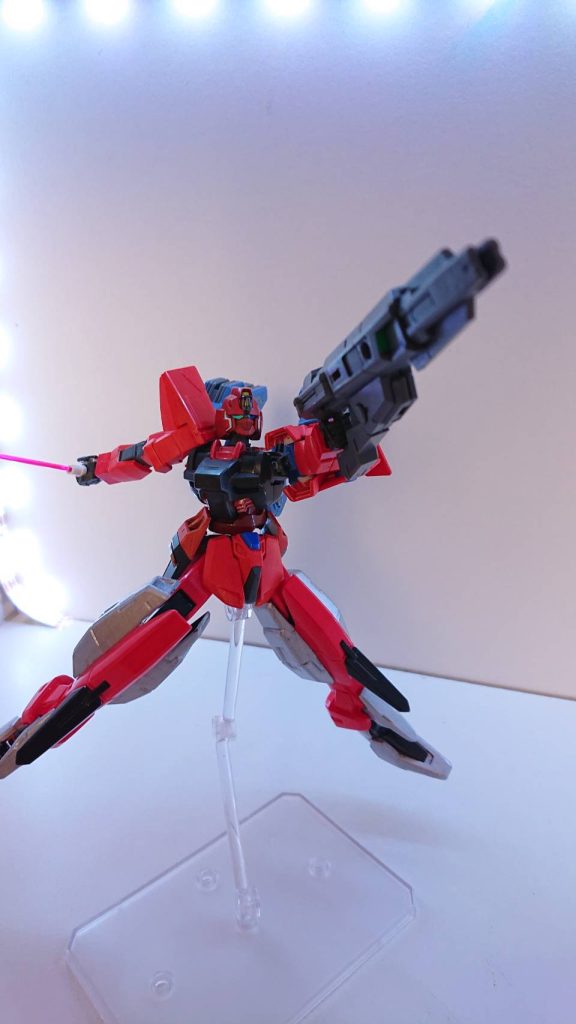 ハイビームライフルバックパックにマウントされている大推力ブースター兼遠距離武装。あまり使用されることはないが、ディフェンドアークに貸すことが多々ある。威力としてはエーテル専用アークのDXZ‐38式ビームライフル以上である。ということで次回くらいで今年最後になります。(僕の投稿は最後)皆さん一年間ありがとうございました!飯尾歳尾!(良いお年を!)